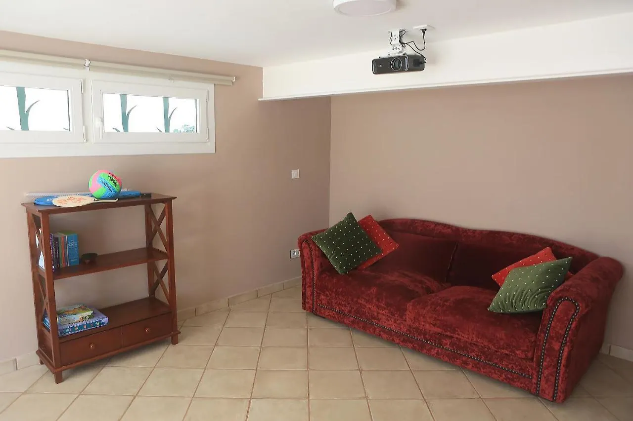Newly Furnished Cozy House Next To The Beach Calafell
